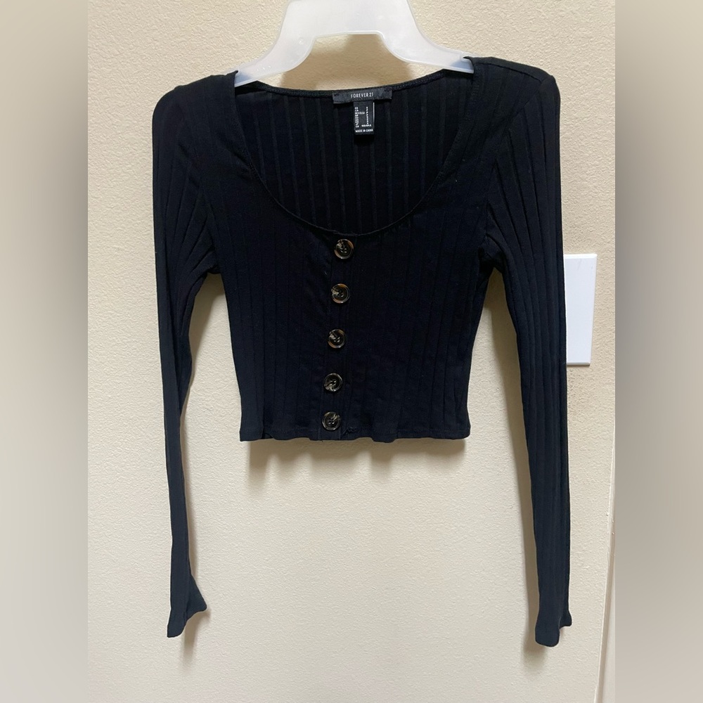 Black long sleeve crop top